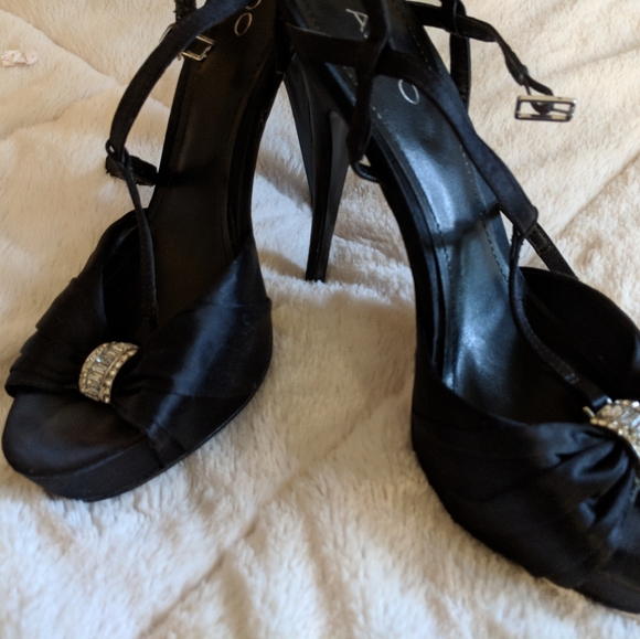 Black Satin pump with crystal detail Size 9 - Picture 6 of 9